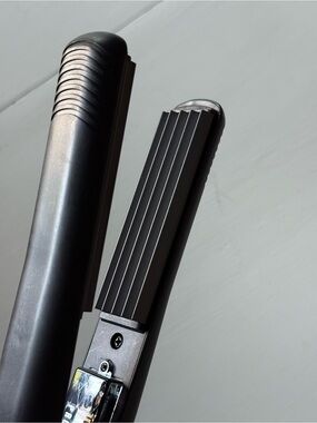 Professional Black Ceramic Crimping Iron for Textured Styles